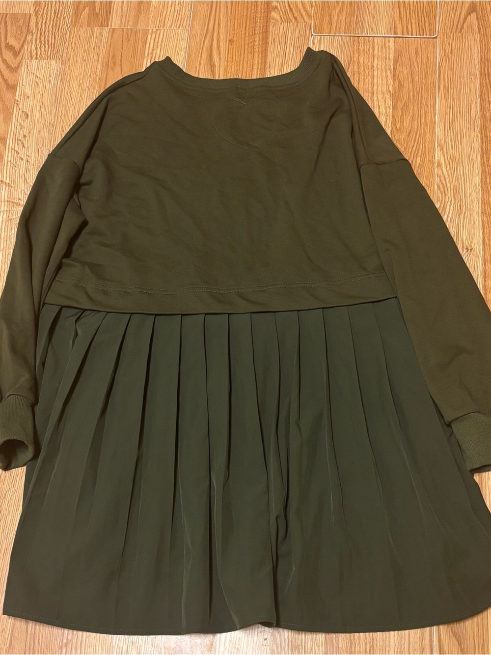 Olive Green Long Sleeve Pleated Dressing